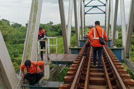 Daop 7 Madiun intensifkan pemeriksaan jalur kereta api