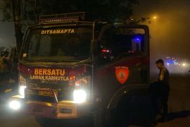 Polda Kepri kerahkan rantis Karhutla padamkan kebakaran bengkel di Tanjung Uncang