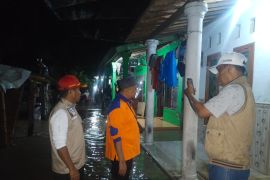 Banjir landa sejumlah desa di Kecamatan Sumberasih Probolinggo