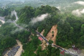 Sumbar alami kerugian dan kerusakan Rp33,5 triliun akibat bencana alam