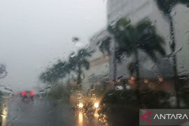 Waspada hujan lebat berpotensi turun di mayoritas wilayah Indonesia