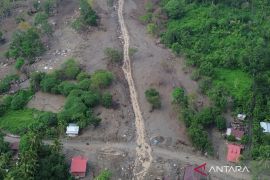 Gov't to provide housing compensation for disaster victims in Sumatra