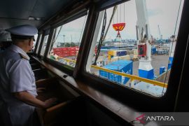 Melihat pelayaran perdana kapal tol laut KM Logistik Nusantara 3