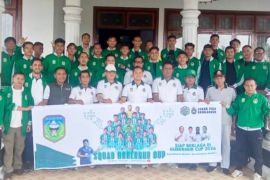 Wabup Sarolangun lepas keberangkatkantim sepak bola yang berlaga di Gubernur Cup