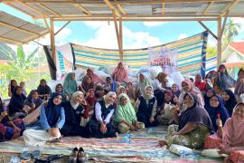 Kohati Badko HMI Sumatera Utara salurkan bantuan untuk warga terdampak bencana