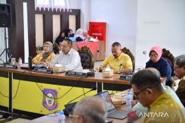 Gubernur Gorontalo canangkan hilirisasi industri ayam