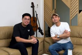 Raditya Dika paparkan rahasia kebebasan finansial dengan Timothy Ronald