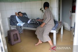Pasien Klinik Tradisional terjebak banjir di Baros Serang