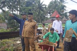 Pemkab Pasaman Barat lakukan gotong royong di daerah terdampak bencana alam