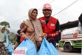 PMI Jaksel salurkan bantuan kebutuhan rumah tangga ke Sumatera Barat