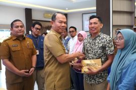 Bupati Langkat salurkabantuan Kemensos RI sebesar 240 Juta buat korban twrdampak banjir