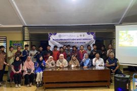 Dosen FEB Unair edukasi Karang Taruna Desa Krosok cegah judol