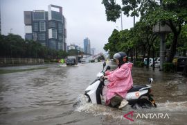 Senin siang, 22 RT dan 33 ruas jalan di Jakarta terendam banjir