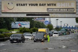 Banjir rendam tol dan akses bandara Soetta