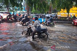 Banjir di Jalan Daan Mogot Jakbar kian berlarut, ini penyebabnya