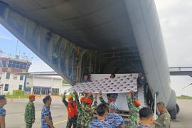 TNI AU kerahkan Hercules untuk antar material huntara korban bencana
