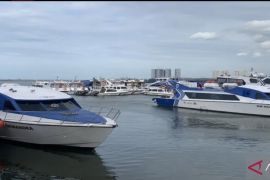 Cuaca buruk, kapal Dishub DKI di Pelabuhan Muara Angke Jakarta Utara tidak beroperasi