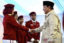 Prabowo tegaskan pembenahan menyeluruh direksi BUMN yang tidak sejalan