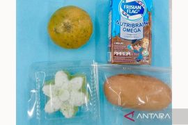 SPPG di Pandeglang klarifikasi viral video MBG pakai kantong plastik