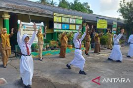 Hari pertama masuk sekolah di Bangka berjalan lancar