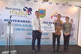 Bank Jateng beri beasiswa pelajar Kudus sebagai wujud peduli pendidikan
