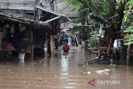 Curah hujan tinggi, banjir rendam 35 RT dan 23 ruas jalan di Jakarta