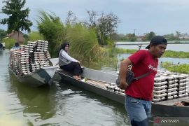 Distribusi MBG ke sekolah terdampak banjir Bengawan Jero tetap berjalan
