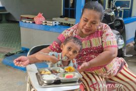 Pemberian gizi seimbang sebaiknya diberikan pada anak sedini mungkin