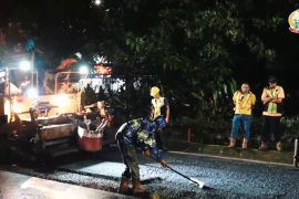 Warga minta gesa perbaikan jalan, Gubernur Sulsel : Sabar