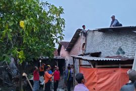 Rumah warga porak-poranda diterjang angin puting beliung