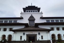 Gubernur Jabar tak bayar proyek jelek dinilai positif tapi kontrak tetap acuan