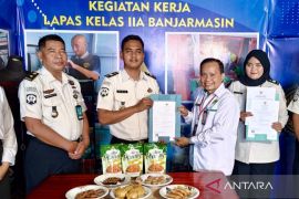 Lapas Banjarmasin terima sertifikat halal produk UMKM warga binaan