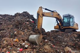 Tumpukan sampah di Pasar Induk Kramat Jati Jaktim mulai berkurang