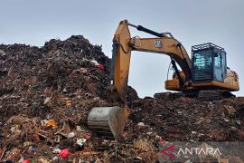 Tumpukan sampah di Pasar Induk Kramat Jati mulai berkurang