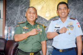 Pangdam Merdeka-Danlanudsri Manado sinergi kokohkan tugas hankam