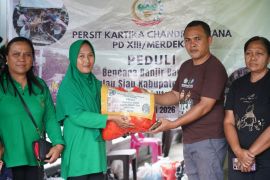 Persit KCK Pengda Merdeka bantu korban banjir di Sitaro