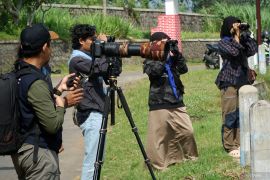 BBKSDA dan mahasiswa amati burung migrasi di Tulungagung
