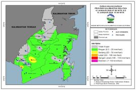Tujuh kecamatan di Tanah Laut berpotensi hujan badai pada Selasa