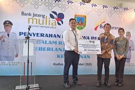 Bank Jateng dukung pendidikan dengan berikan beasiswa ke pelajar di Kudus