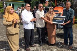 Pemkab Magetan salurkan bantuan alsintan kepada kelompok tani