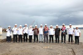 Tanah Bumbu DPRD monitors Pulau Laut bridge construction