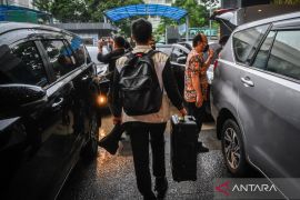 KPK geledah DJP Kemenkeu sita dokumen dan uang