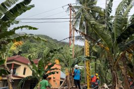 Pasokan listrik wilayah terdampak banjir Sitaro pulih 100 persen