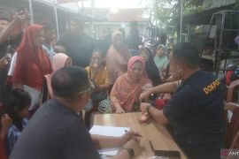 Polisi terjunkan tim kesehatan bantu korban banjir di Tangerang