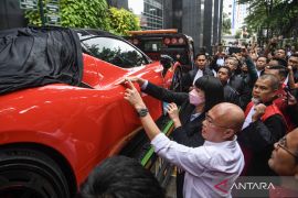 Melihat Ferrari dan Harley-Davidson yang jadi barang bukti kasus suap di Pengadilan Tipikor