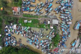 HNSI Batang minta nelayan pantura waspadai gelombang tinggi dan angin kencang
