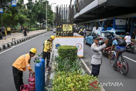Pembongkaran tiang monorel mangkrak di Jalan Rasuna Said resmi dimulai