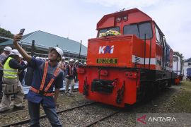 KAI resmikan dua lokomotif dengan tampilan lawas, begini wujudnya