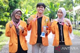 Integrasikan ESG dan Maqashid Syariah Tim Ngortis UNJA Sabet Juara 1 IISF 2025