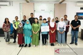 Pelindo Jambi salurkan beasiswa anak pekerja di pelabuhan